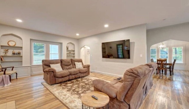 Remodeled Historic Home Near IU Memorial Stadium, Assembly Hall and downtown