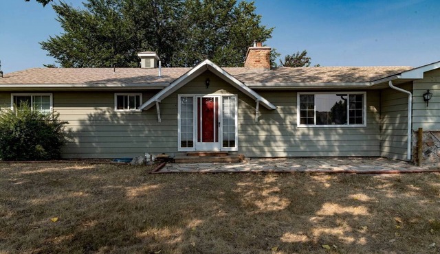 Remodeled Mountain Retreat with Hot Tub and Scenic Views Near Trails in Lander, Wyoming