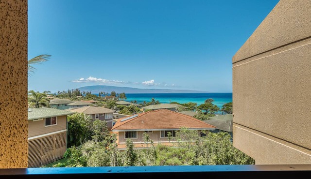 Remodeled Ocean View Condo with Beach Access, Resort Pool & Hot Tub