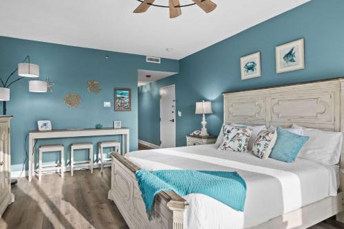 Remodeled Ocean-View Studio with Balcony