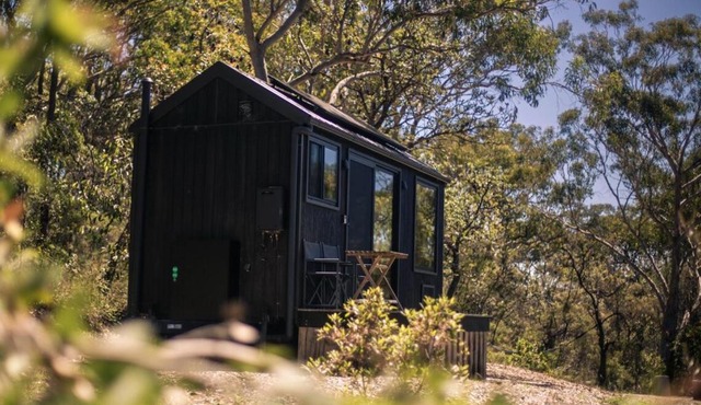 Remote Off-Grid Cabin Hidden in the Bush - Yen