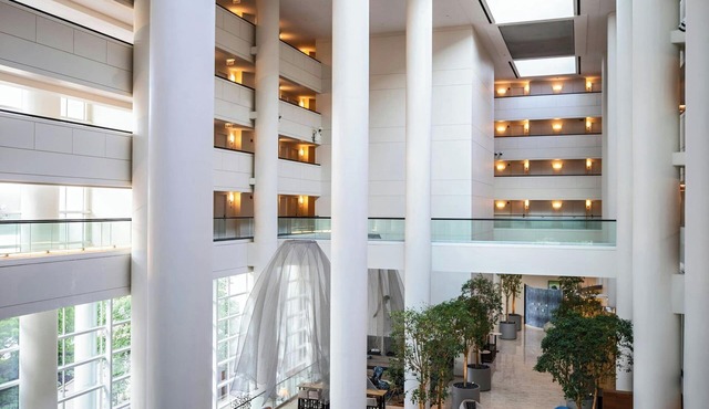 Renaissance Schaumburg Convention Center Hotel