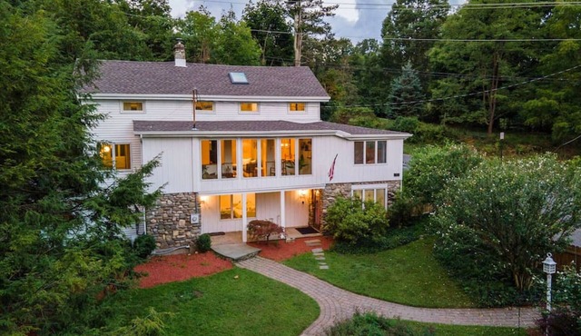 Renovated 1850's Cottage on Storm King Mountain