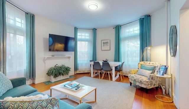 Renovated 1BED, Steps to MBTA, Shops & Restaurants