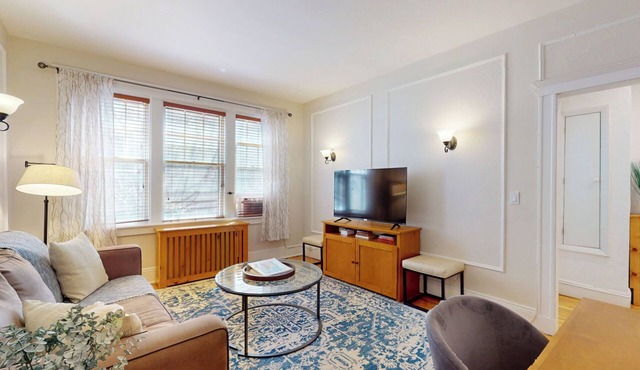 Renovated 2B, In-unit Laundry, Longwood, 1st Flr
