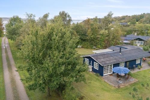 Renovated Classic Cottage Close To Beach