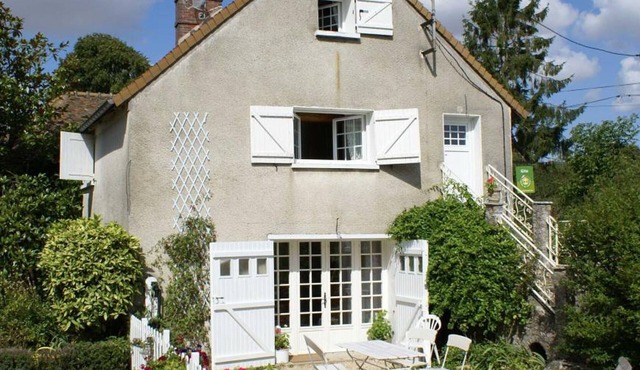 Renovated cottage with enclosed garden in Boissets