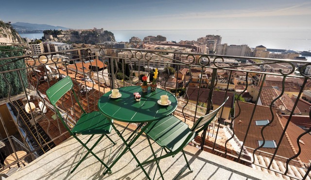 Renovated duplex with sea view on the outskirts of Monaco