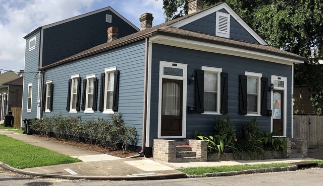 Renovated Efficiency steps away from Magazine St