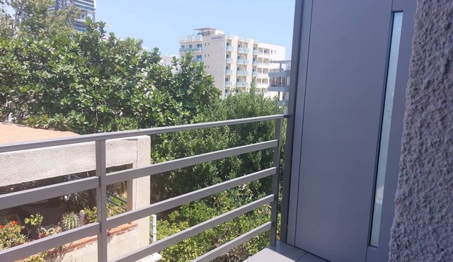 Renovated Ensuite Studio by the Beach