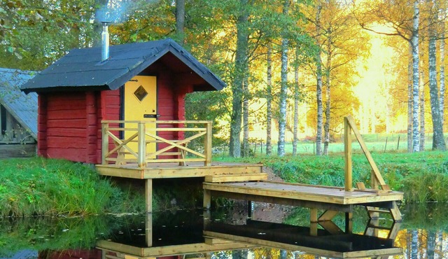 Renovated house, Sauna, pond, lake, boat, fishing, WiFi