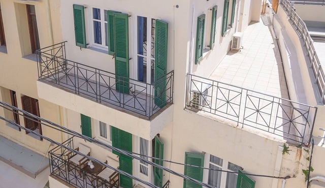 Renovated & Spacious Apartment in the Historical Centre of Rethymno - A/C, Wi-Fi, 2 Balconies!