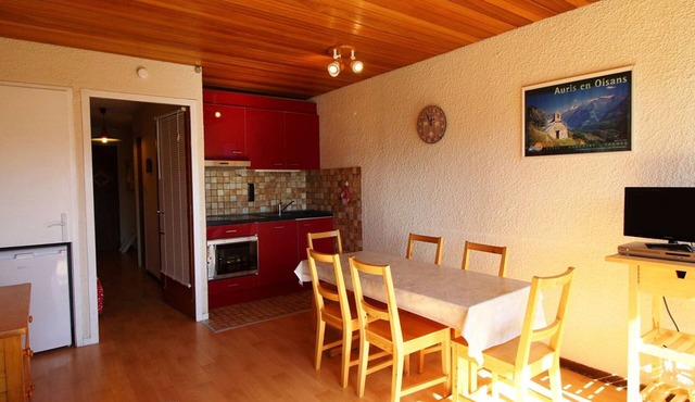 Renovated studio cabin at the foot of the slopes, 6 pers, near services