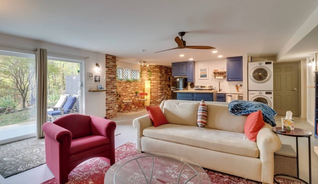 Renovated Studio on 5 Acres - Near Vineyards!
