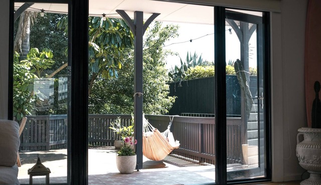 Renovated Treetop Cottage only 5 minutes from Merewether Beach