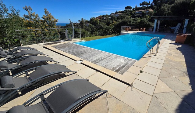 Renovated villa with magnificent sea view