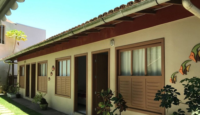 Rent Linear House with 6 Suites and Leisure Area one block from the beach
