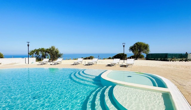 Residence with pool in Isola Rossa