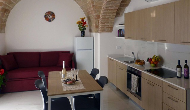 Residence Borgo Offida with large garden