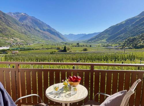 Residence Feldhof im Vinschgau zwischen Apfelwiesen & Bergblick Ruhe finden - inklusive Guestpass