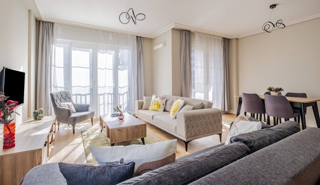 Residence Flat with Balcony in Umraniye