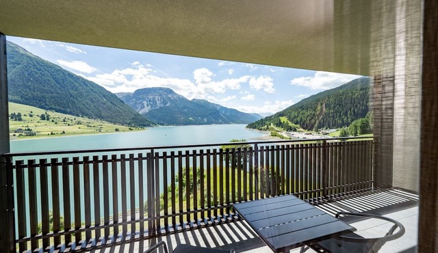 Residence Froy Apartment 10 – Lake View, Whirlpool & Breakfast Included