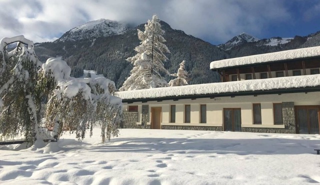 Residence in Gressoney-saint-jean with 3 bedrooms sleeps 10