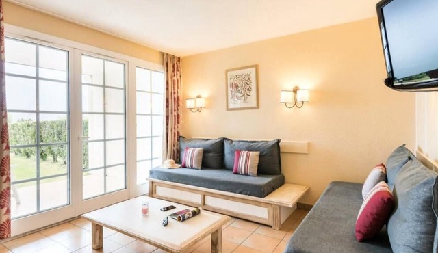 Residence Pierre & Vacances Le Domaine de Bordaberry - Apartment for 6 people - 1 bedroom + 1 sleeping area - Terrace or balcony - Economical