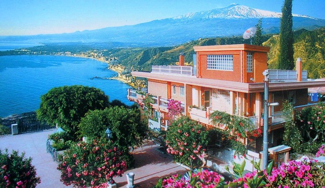 Residence Schuler - Apartment 'E' with sea and Mount Etna view