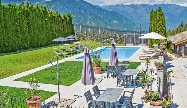 Residence Sonnegg with a panoramic view of the Adige Valley in Völlan near Lana