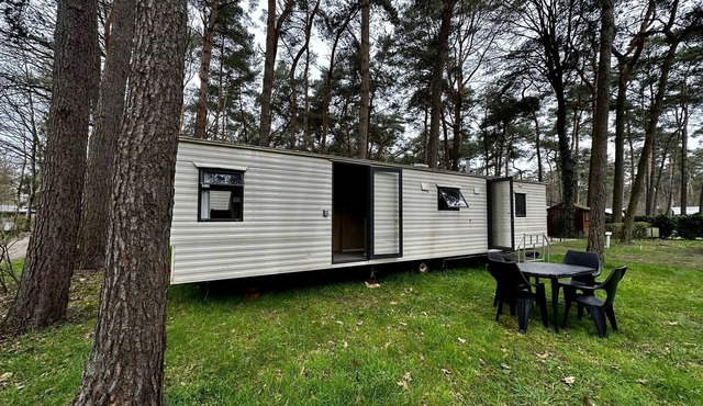 Residence with a spacious garden located in a child-friendly park