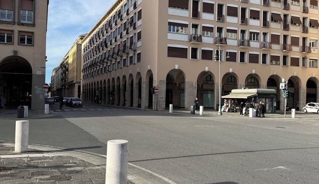 RESIDENCEVIAGRANDE110 RENTS LARGE DOUBLE ROOM WITH PRIVATE BATHROOM AND BALCONY