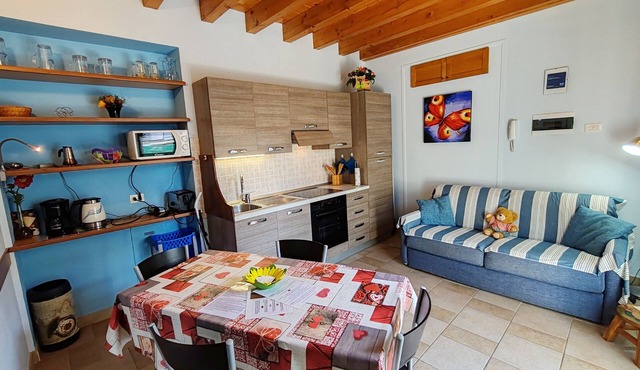 Residenza Silvana-Apt. A- Cielo a Suna with parking, Wifi and A/C