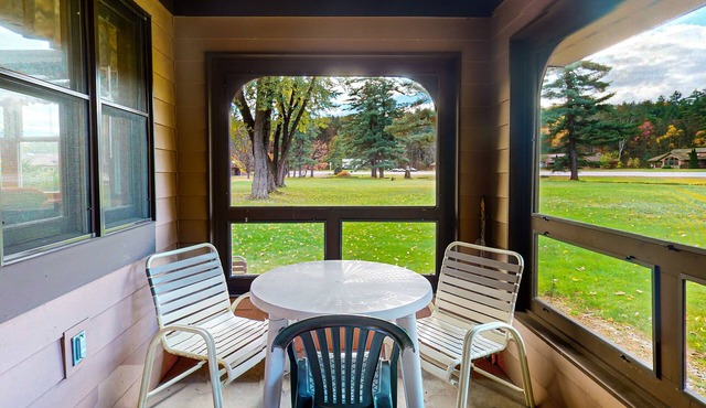 Resort condo & studio with hot tub, seasonal pools, rec center, golf, tennis
