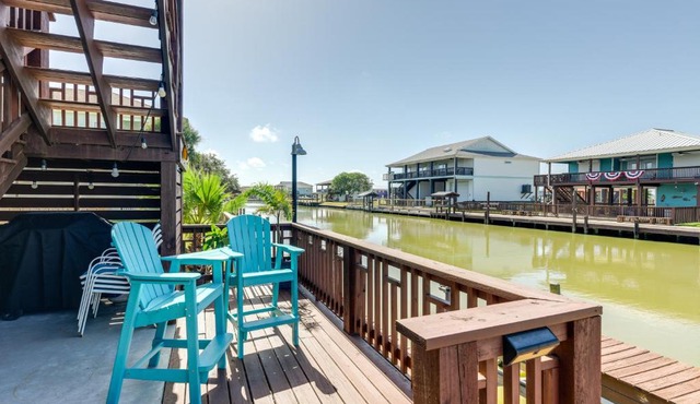 Resort Perks: Waterfront Rockport Home!
