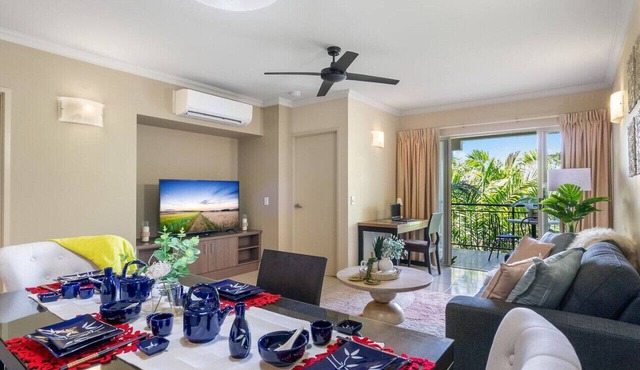 Resort Splendor-Top Floor Apartment in Cairns One