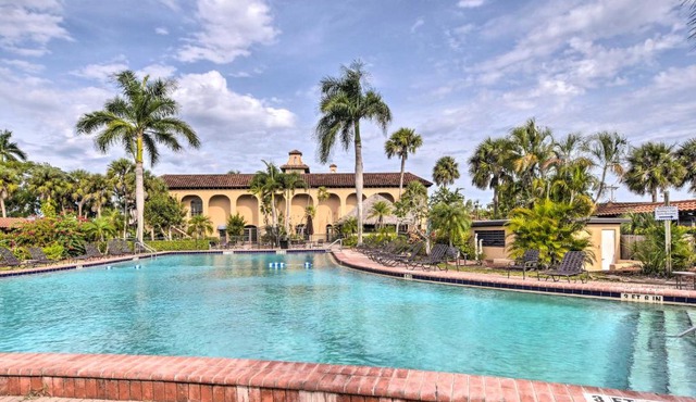 Resort Studio w/Community Pool in Naples!