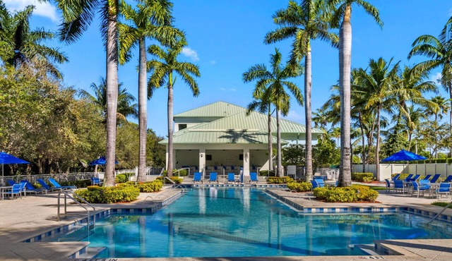 Resort Style 3 Bed/4 Bath Townhouse in Paradise