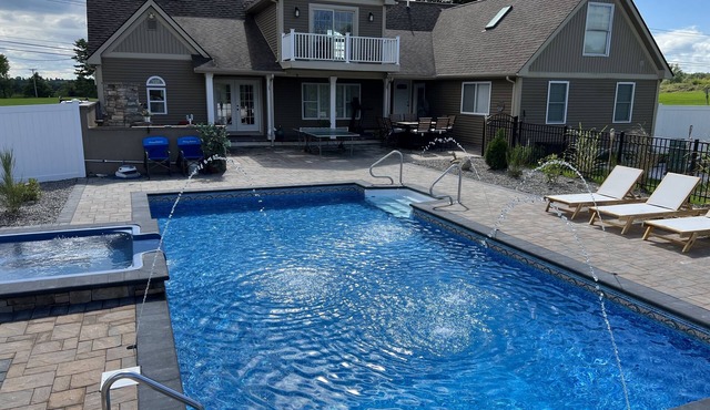 Resort style house with saltwater pool ,jacuzzi and Movie Theater