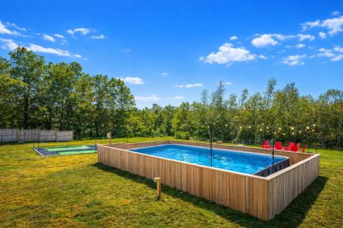 Resort-Style Pool Hot Tub Loft Game Room