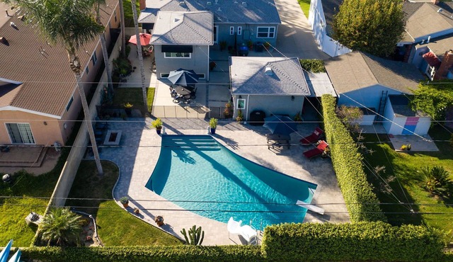 Resort-Style Pool with Slide and Diving Board 3BR