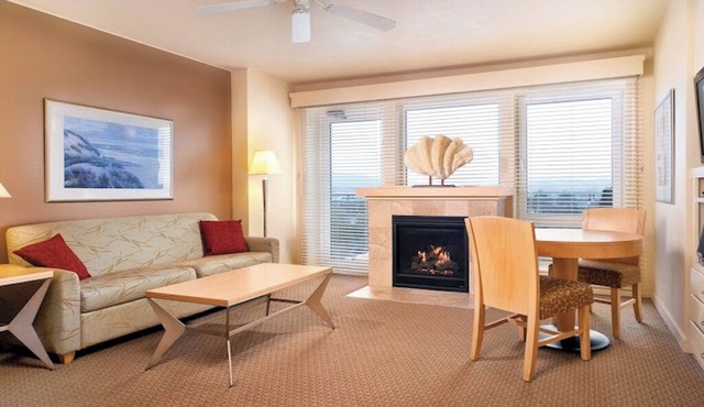 Resort with mobility accessible 1 bedroom in cool Seaside.