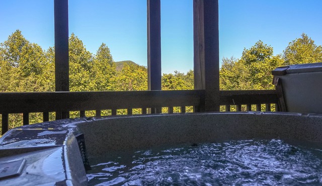 Rest Assured - 4BR/4BA w/Hot Tub & Pool Table, Near West Jefferson