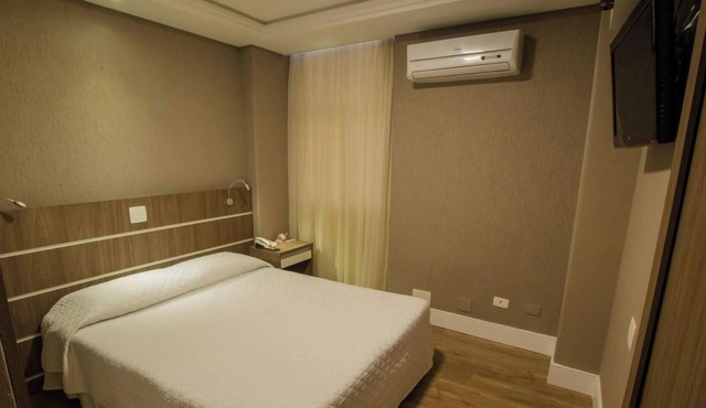 Rest, Laugh & Recreation in a Spacious City Center Hideaway with Room for All