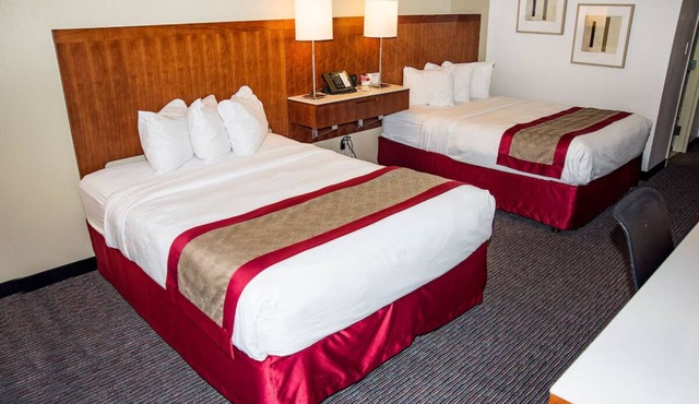 Rest & Recharge: 2 Comfortable Units Near Nature Hotspots! Pool Access!