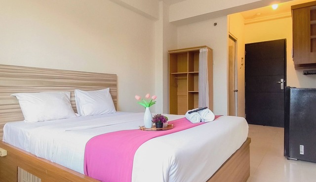 Restful And Warm Studio At Apartment Menara Rungkut