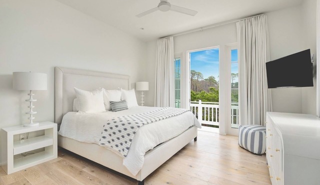 Restful Villa with Balcony – Enjoy Inlet Beach’s Best Attractions