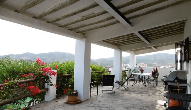 Restored miller house, Private pool and gardens, reversible AC, very quiet, pets