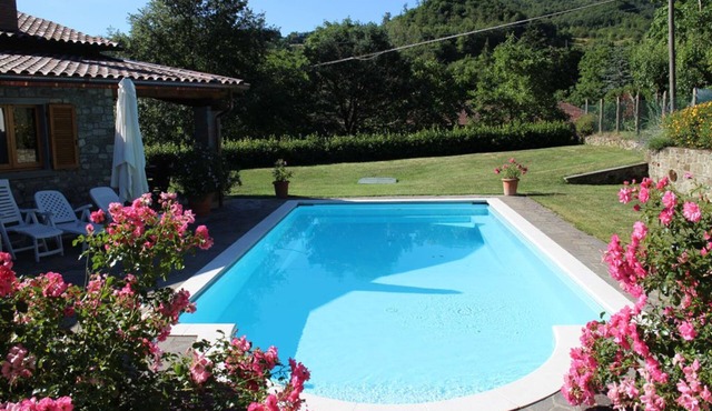 RESTORED VILLAGE HOUSE WITH PRIVATE SWIMMING POOL SLEEPS 4n