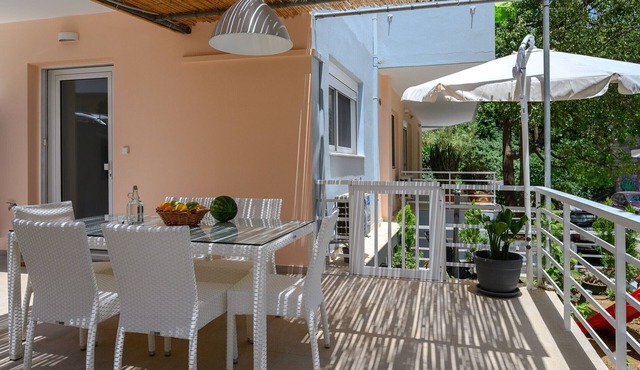 Rethymno cozy corner apartment next to all amenities